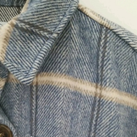 Thick and Cozy Shacket - Picture 4 of 5